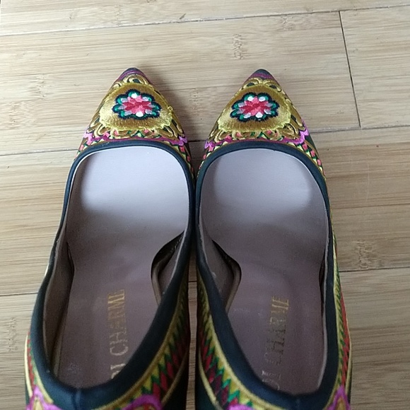 Embroidered Medallion Stiletto Pumps (runs small) - Picture 7 of 8